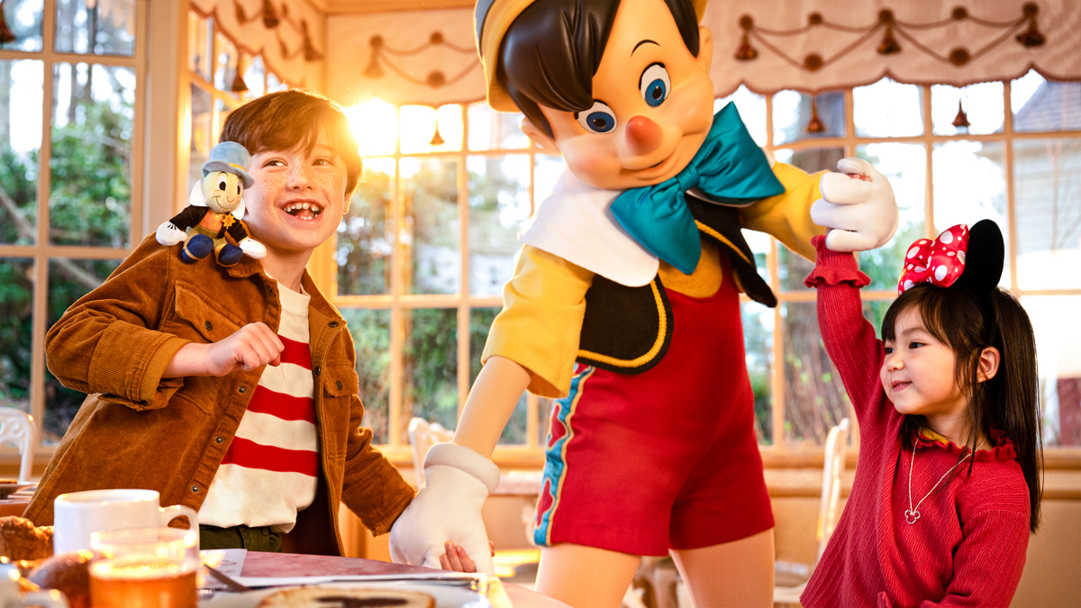 How to book restaurants at Disneyland® Paris after booking?